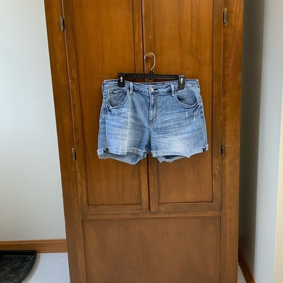 COPY - Levi’s signature high waist denim shorts size 12 bikercore coastal chic - Picture 1 of 5